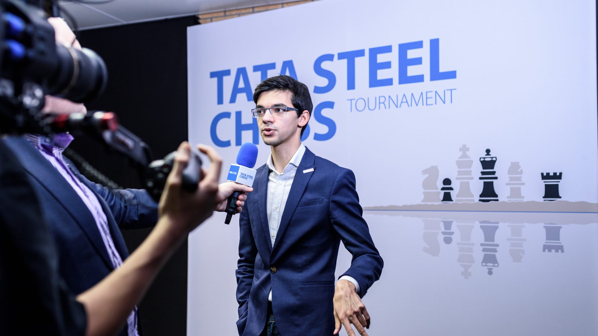 Tata of steel 2024 shaxmat live. Аниш гири. Аниш гири портрет. Tata Steel Masters. Anish Giri height.