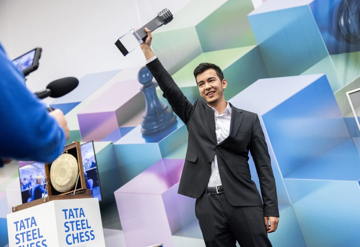 Nodirbek Abdusattorov with the Tata Steel Chess trophy