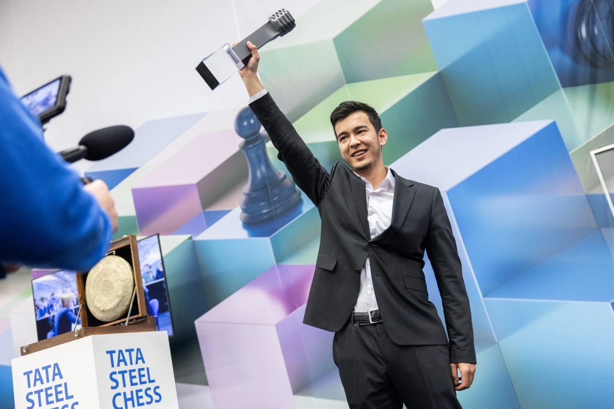 Nodirbek Abdusattorov with the Tata Steel Chess trophy